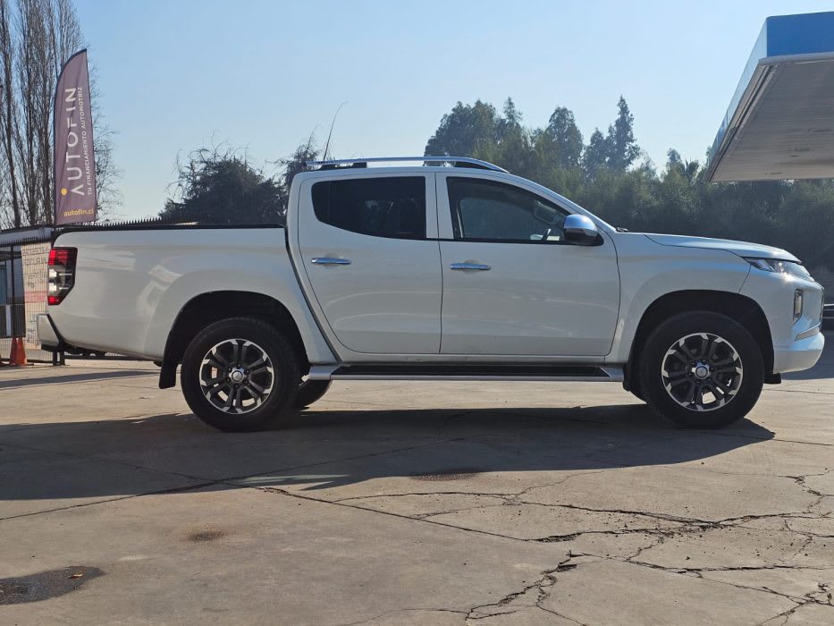 2021 Mitsubishi L200 Katana Blanco - Miniatura 3