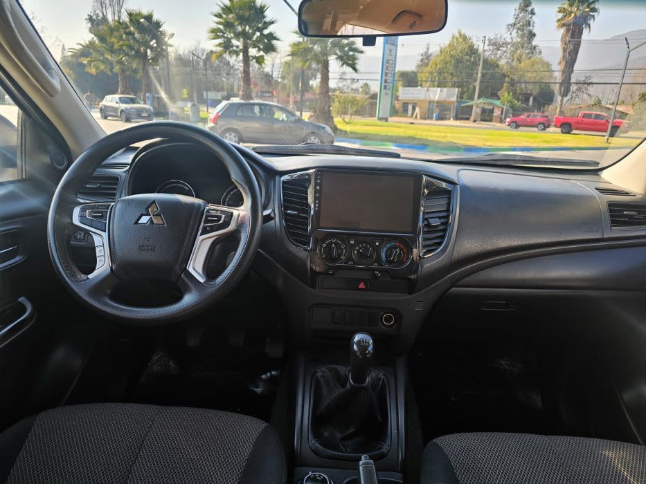 2021 Mitsubishi L200 Katana Blanco - Miniatura 9