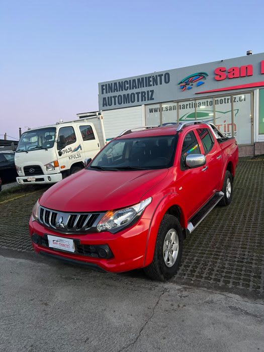 2019 Mitsubishi L200 Katana Rojo - Miniatura 6