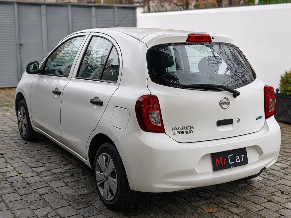 2017 Nissan March Blanco - Miniatura 4