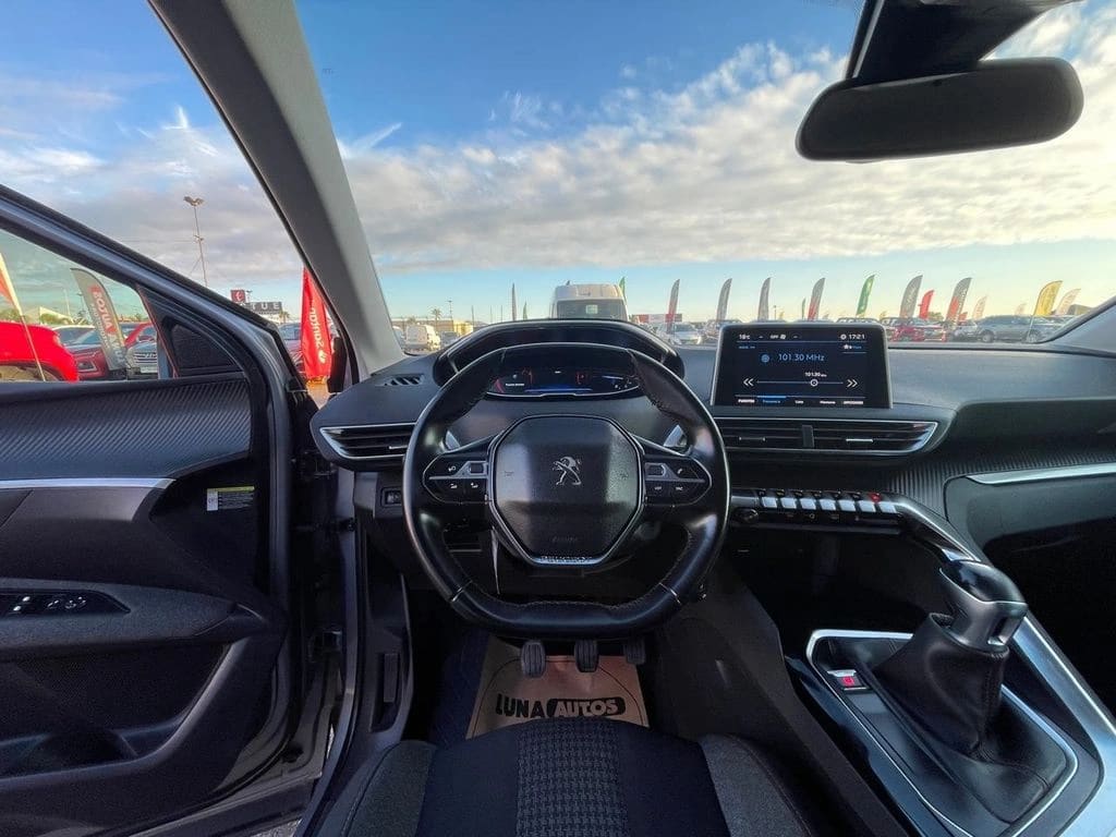 2018 Peugeot 3008 ACTIVE - Miniatura 9