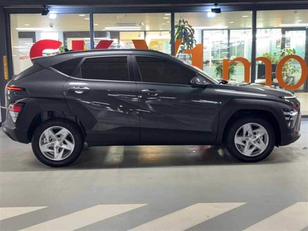 2026 Hyundai Kona New Gris - Miniatura 3