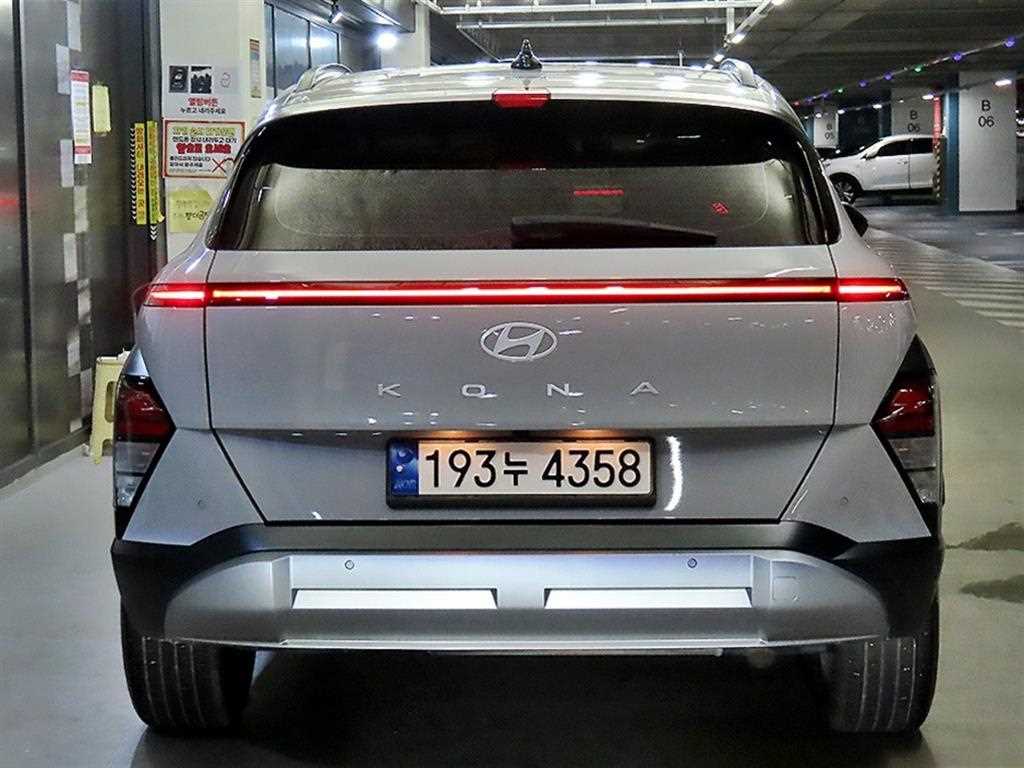 2023 Hyundai Kona New Gris - Miniatura 5