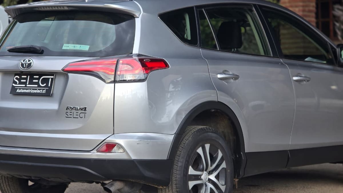 2018 Toyota RAV4 2.0 - Miniatura 8
