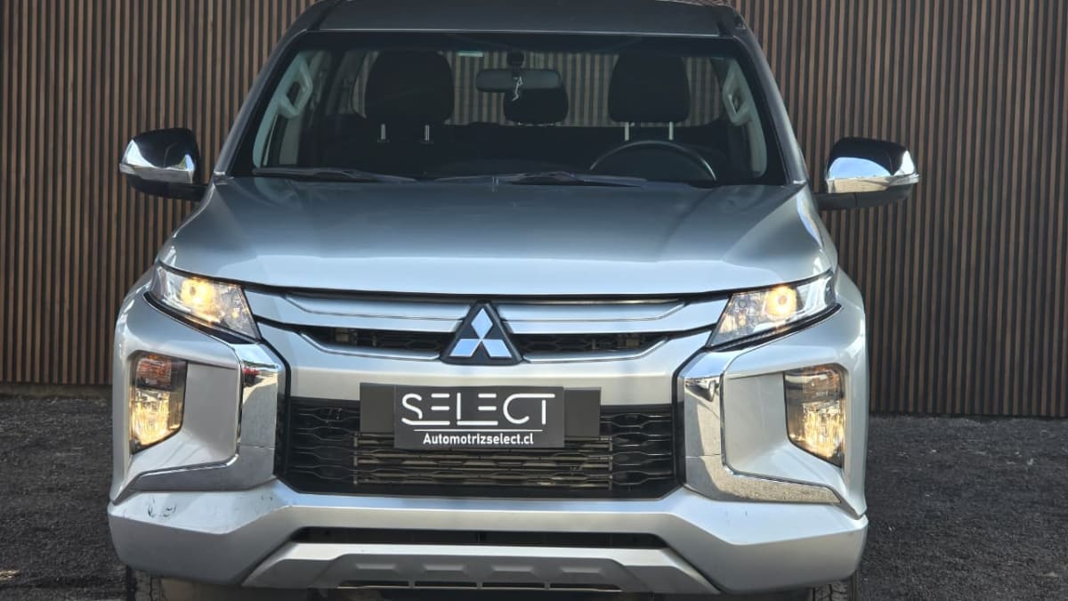 2023 Mitsubishi L200 Katana - Miniatura 5
