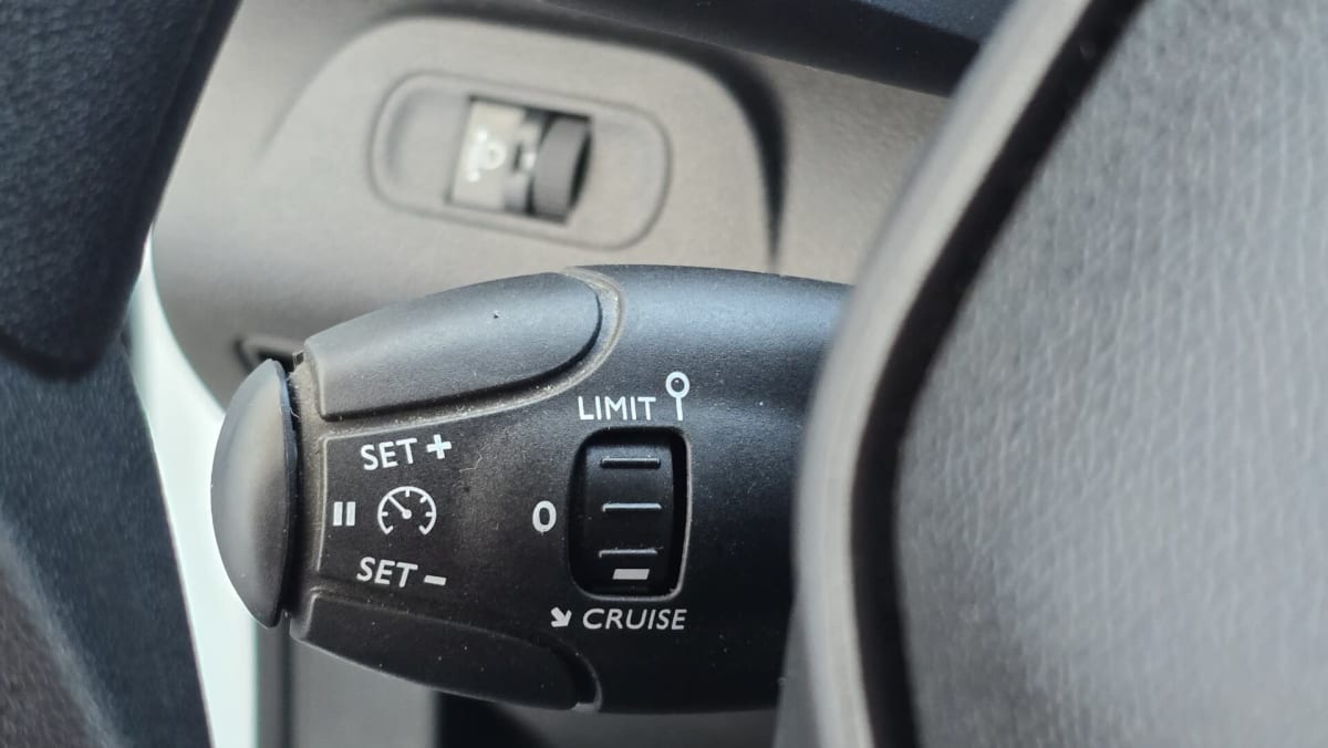 2020 Peugeot Partner - Miniatura 2