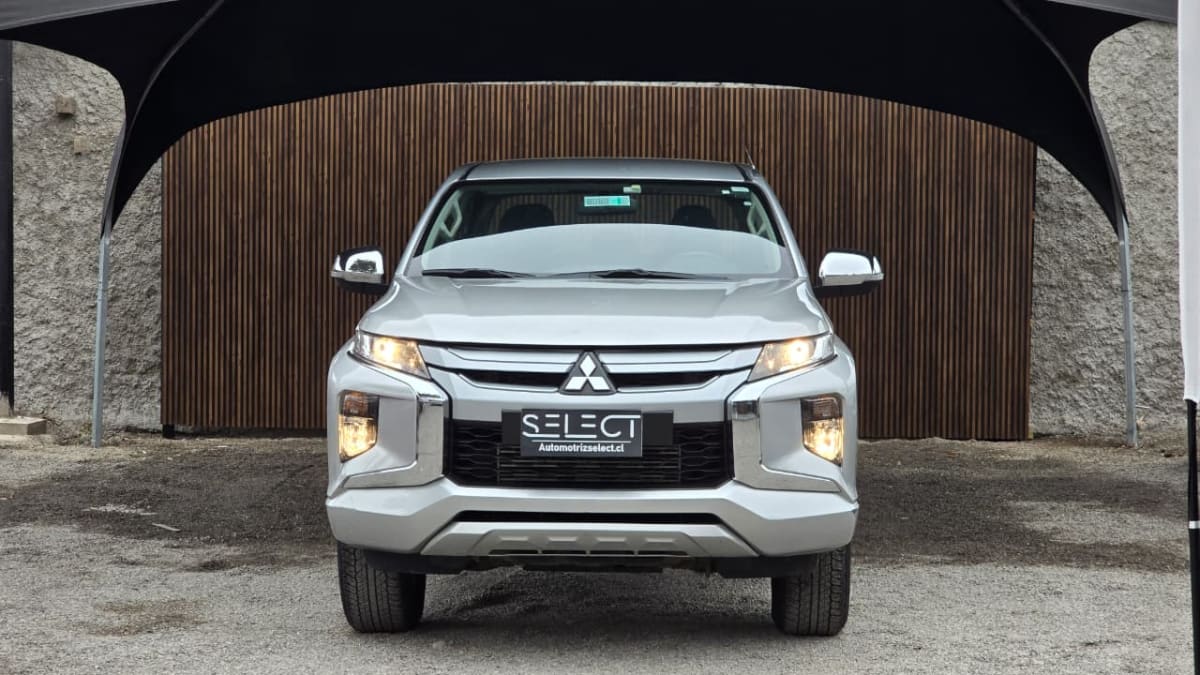 2023 Mitsubishi L200 Katana - Miniatura 5