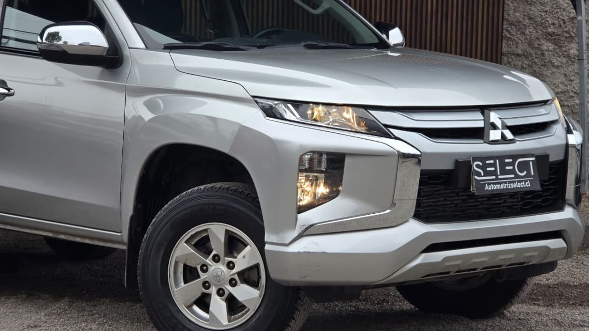2023 Mitsubishi L200 Katana - Miniatura 9
