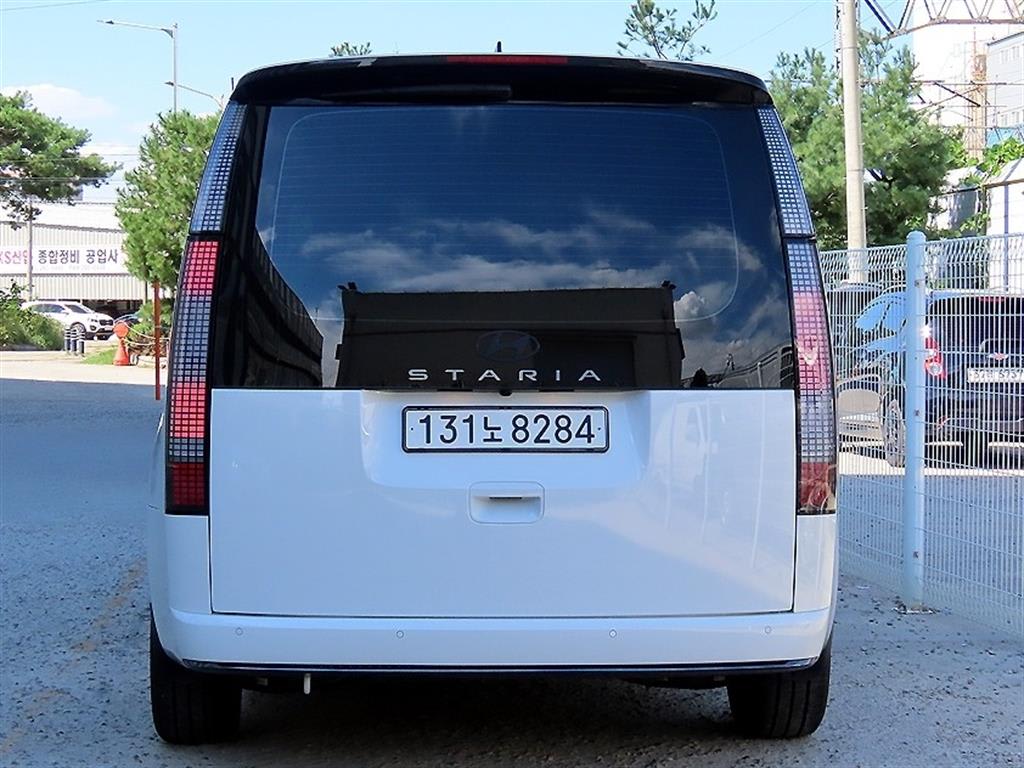 2025 Hyundai Staria Hybrid Blanco - Miniatura 4