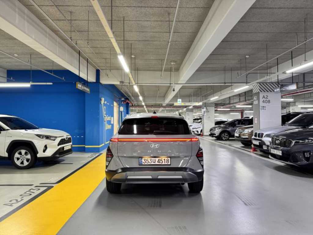 2025 Hyundai Kona New Gris - Miniatura 4