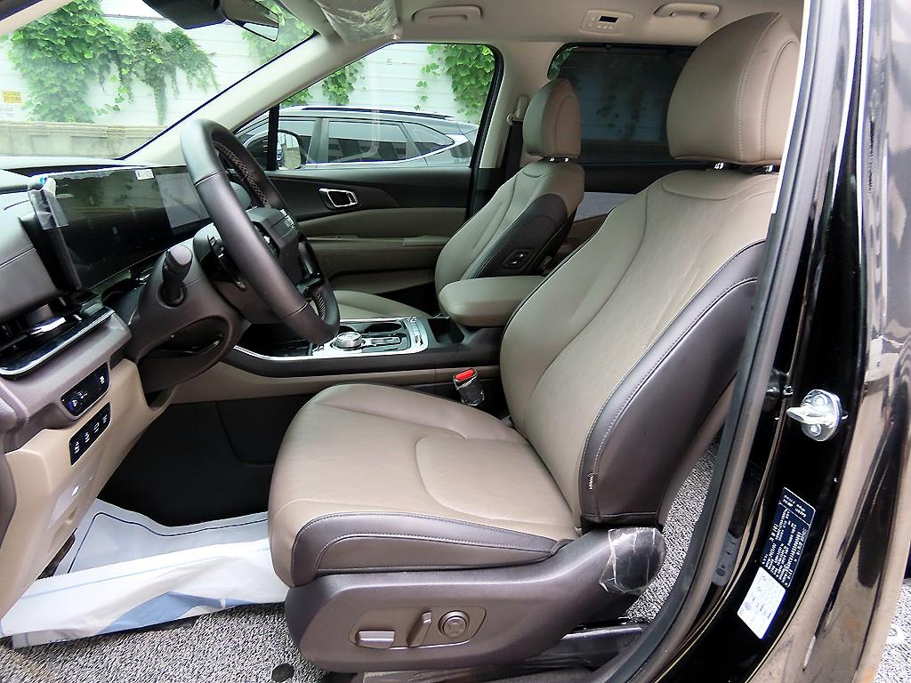 2025 Kia Carnival Hybrid Negro - Miniatura 5