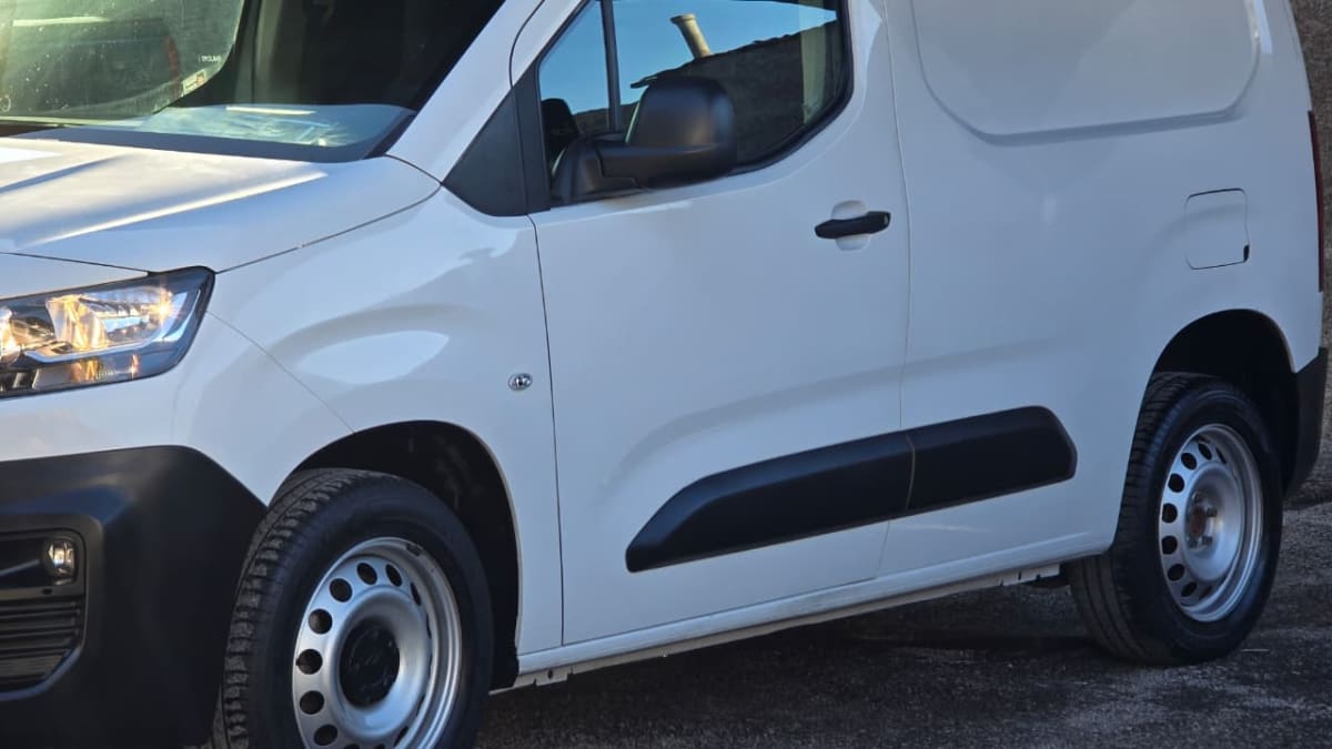 2023 Citroën Berlingo 1.5 - Miniatura 8