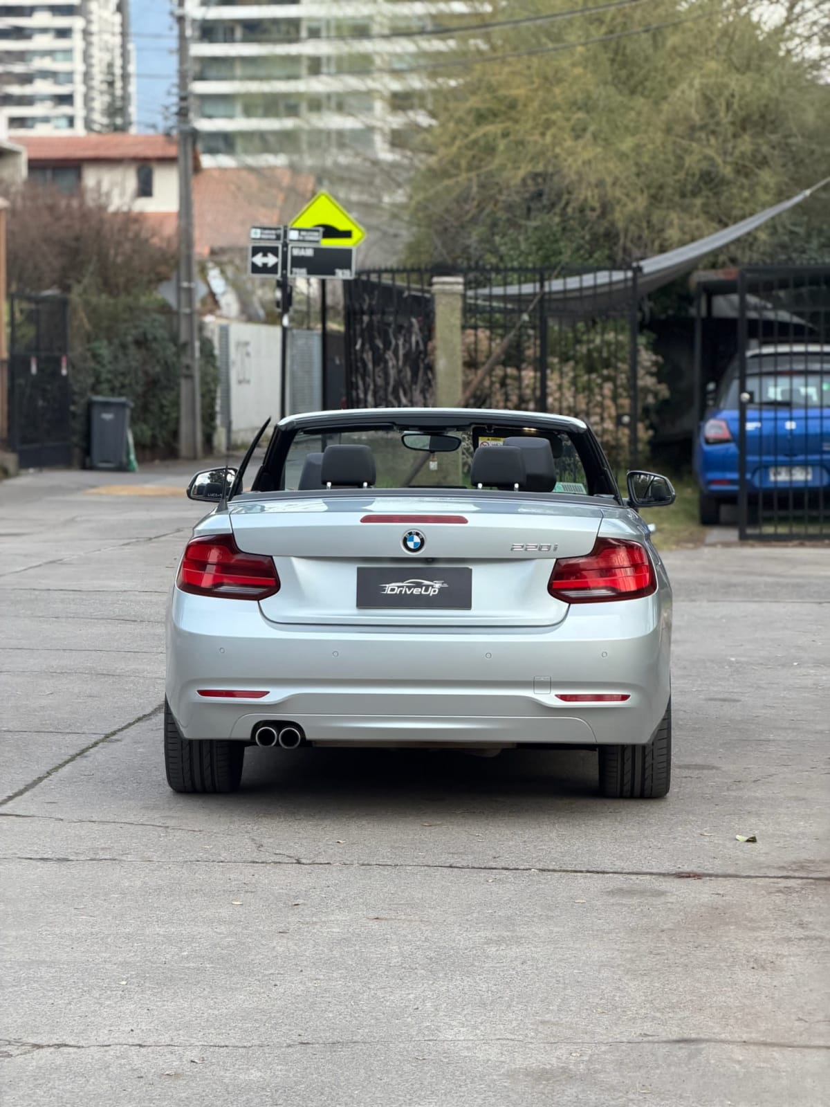 2020 BMW 220i Cabrio - Miniatura 3