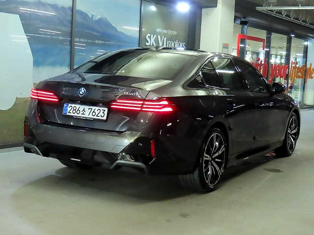 2026 BMW Serie 5 5 Series Ref 416011 Electricity Gray - Miniatura 4