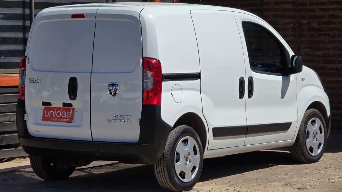 2022 RAM V700 City - Miniatura 8