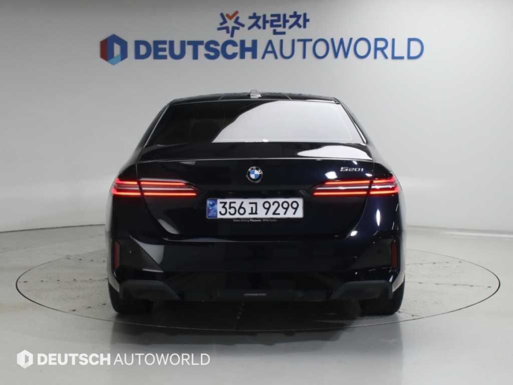 2026 BMW Serie 5 5 Series Ref 416014 Electricity Black - Miniatura 4