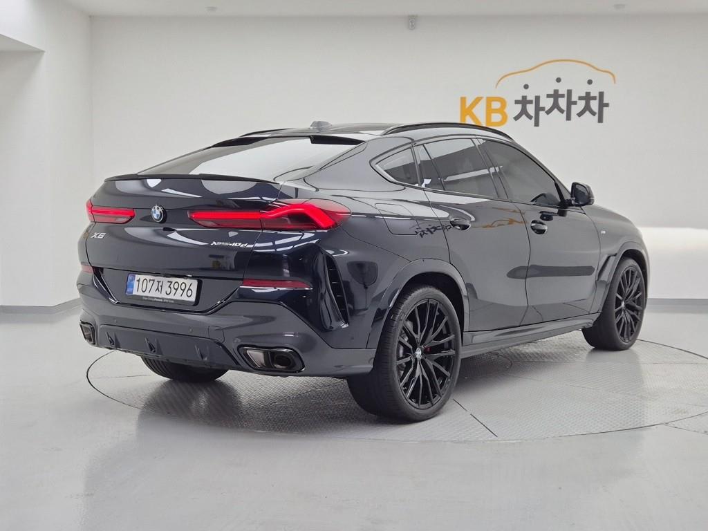 2026 BMW X6 Ref 415843 Diesel Black - Miniatura 4