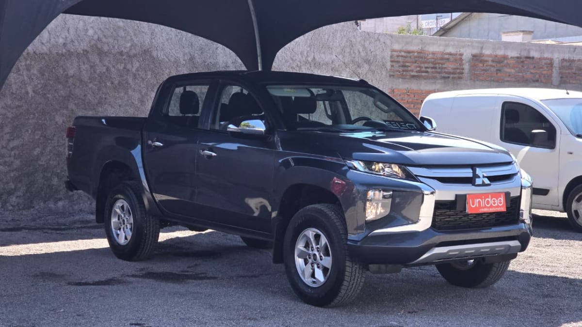 2023 Mitsubishi L200 Katana - Miniatura 4