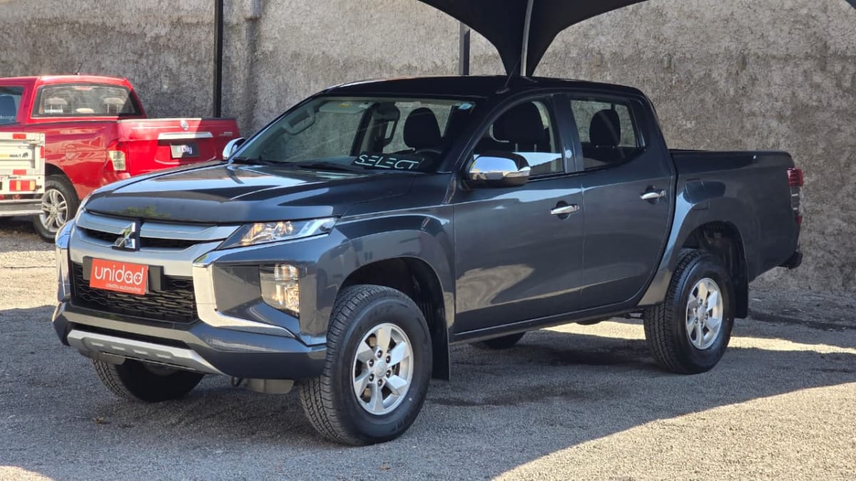 2023 Mitsubishi L200 Katana - Miniatura 7