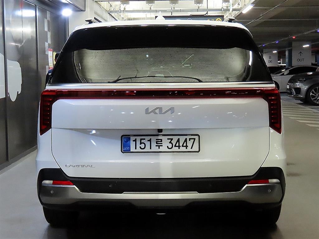 2025 KIA Carnival Ref 415721 Diesel White - Miniatura 5