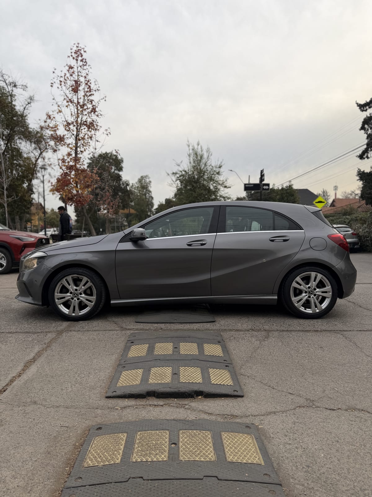 2018 Mercedes Benz A200 - Miniatura 2