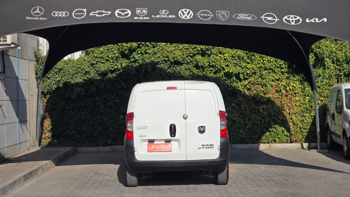 2021 RAM V700 City - Miniatura 10