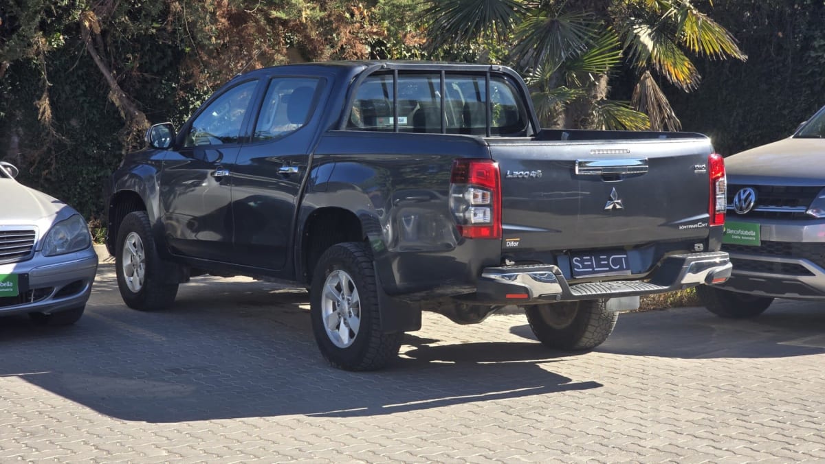 2021 Mitsubishi L200 Katana - Miniatura 4