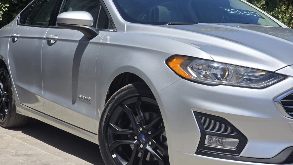 2020 Ford Fusion SE - Miniatura 2