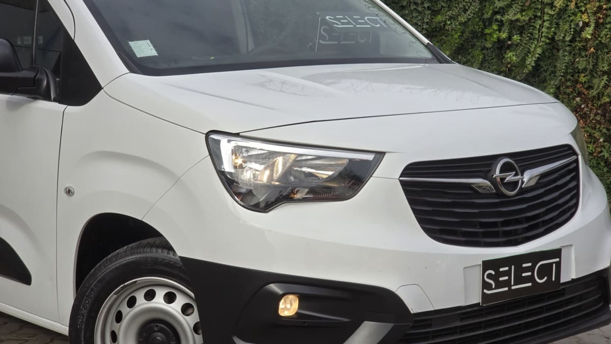 2022 Opel Combo - Miniatura 2