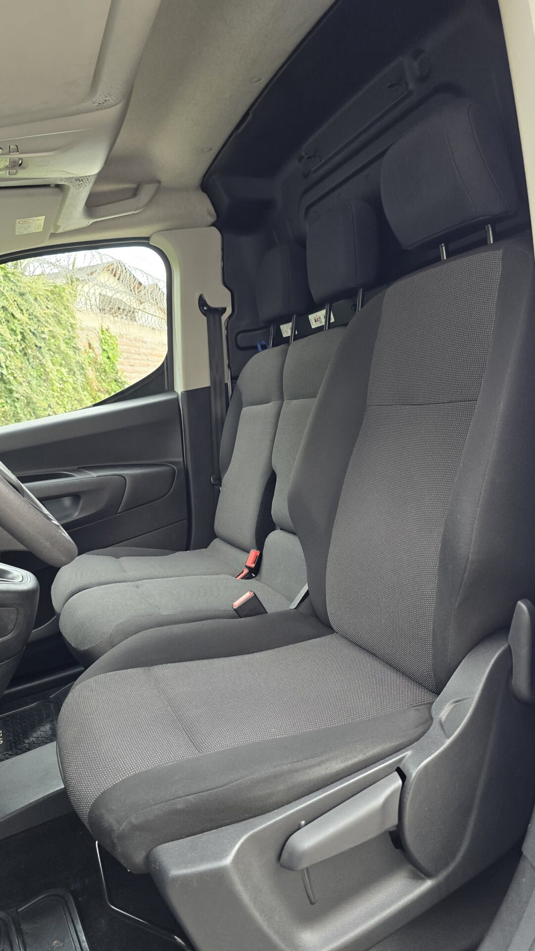 2022 Opel Combo - Miniatura 10