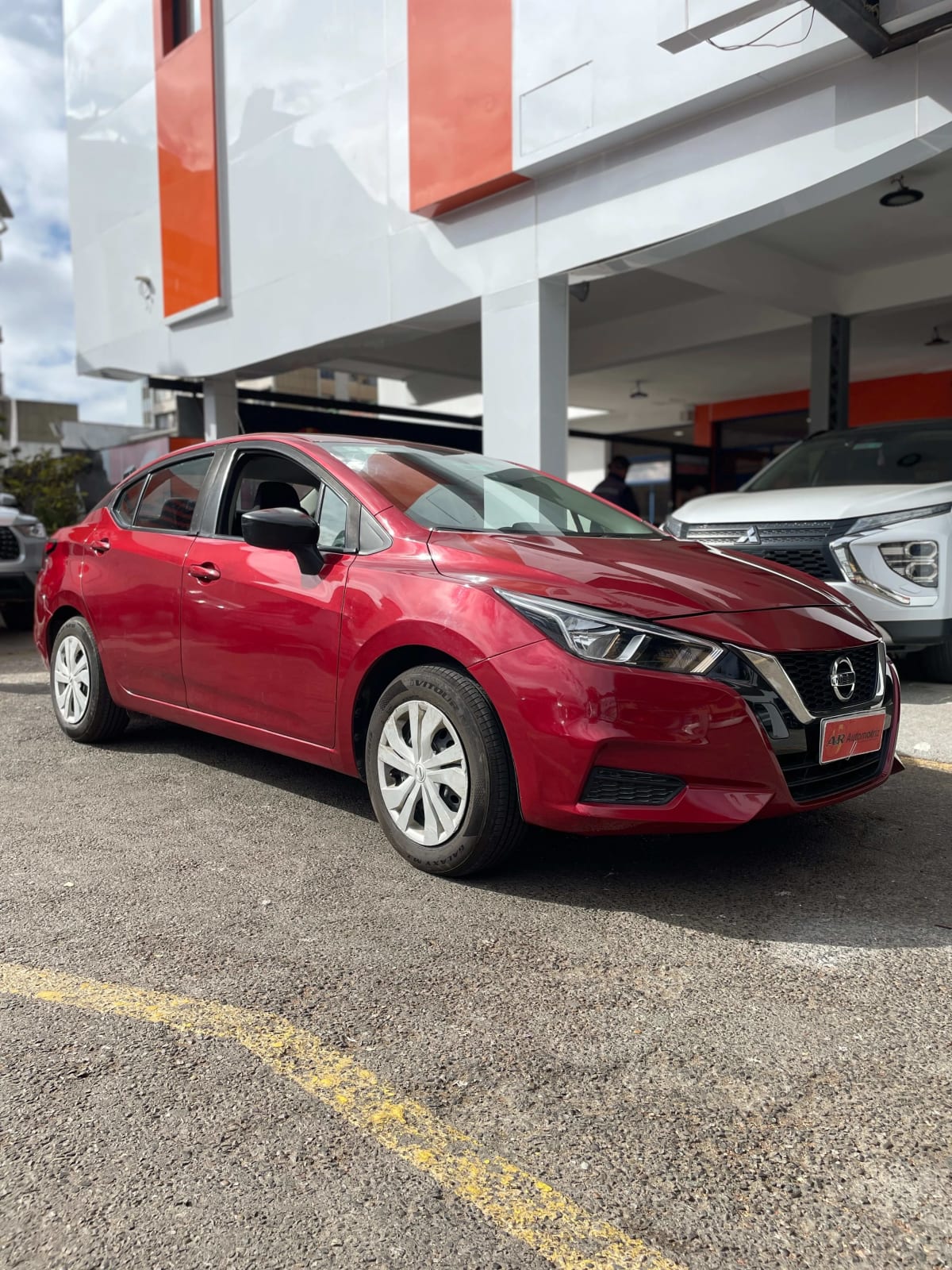 2023 Nissan VERSA MT - Miniatura 2