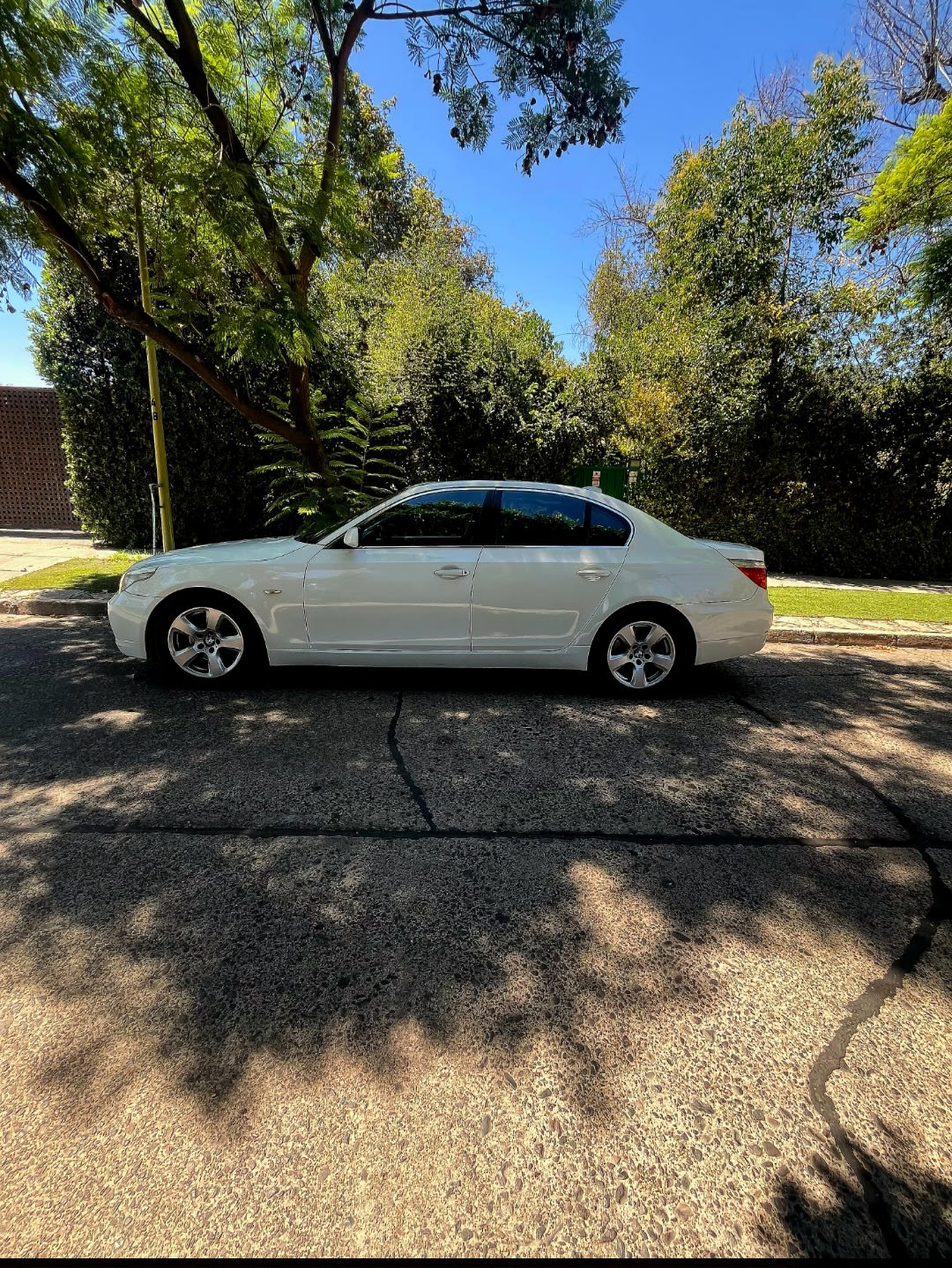 2010 BMW 530i 3.0 - Miniatura 4