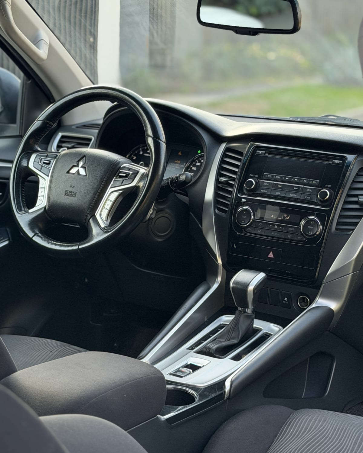 2019 Mitsubishi MONTERO SPORT 3.0 - Miniatura 7