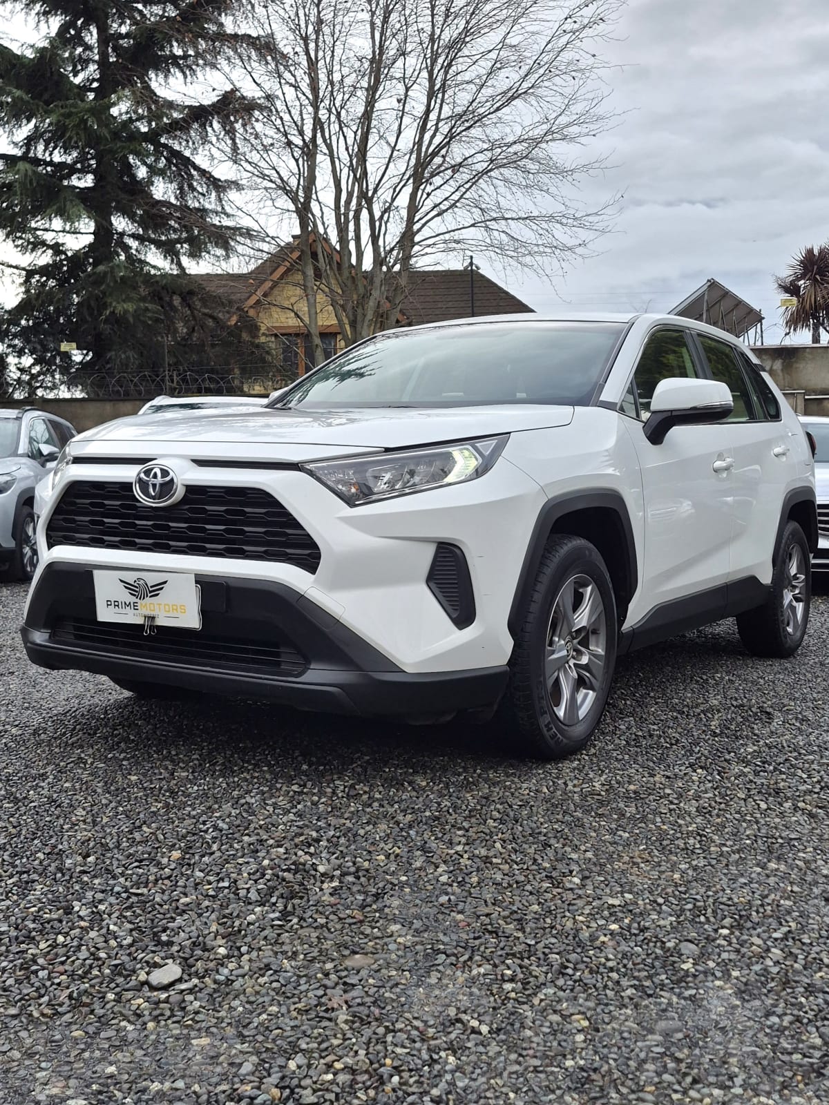 2022 Toyota RAV4 LE - Imagen 1