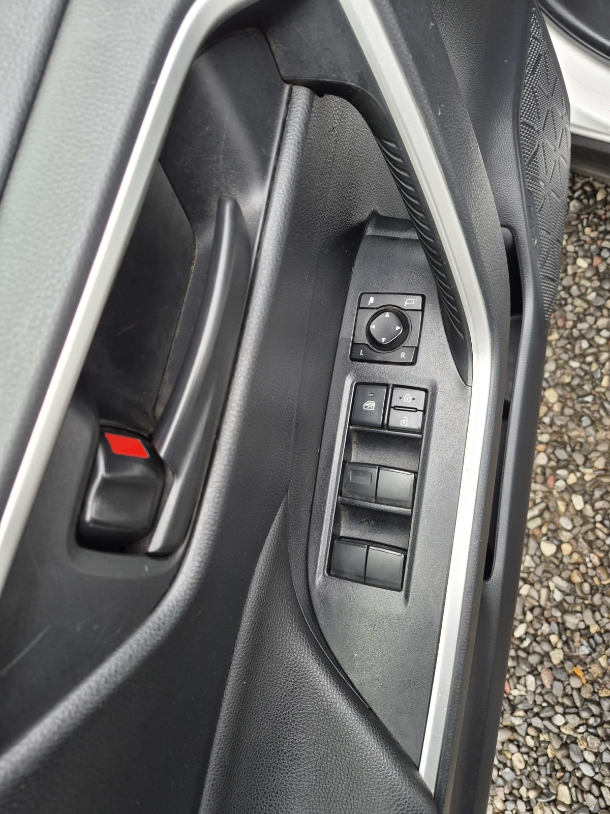2022 Toyota RAV4 LE - Miniatura 9