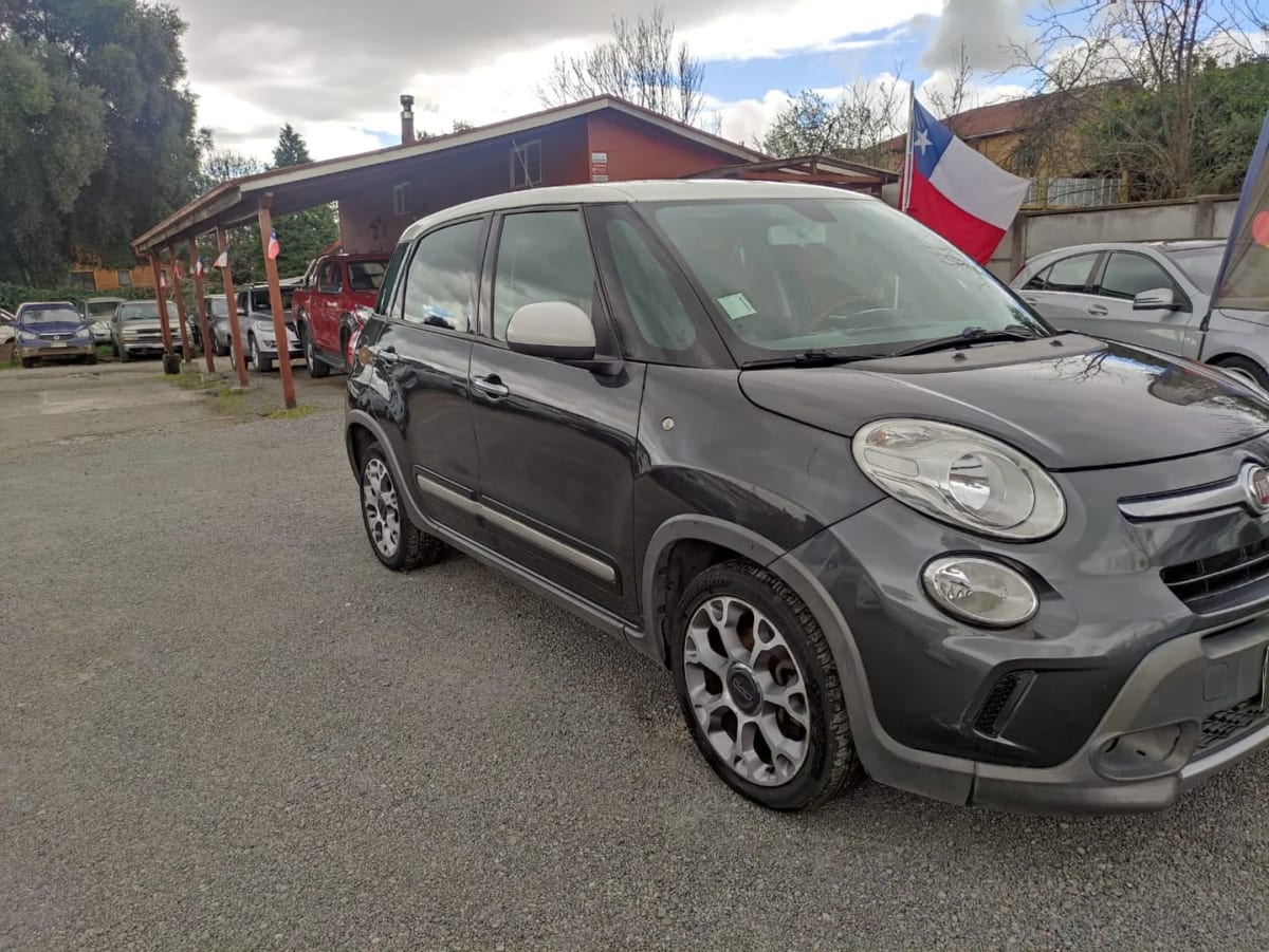 2016 Fiat 500L 1.4 - Miniatura 2