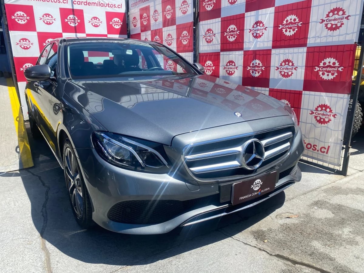2017 Mercedes-Benz E200 2.0 - Miniatura 2