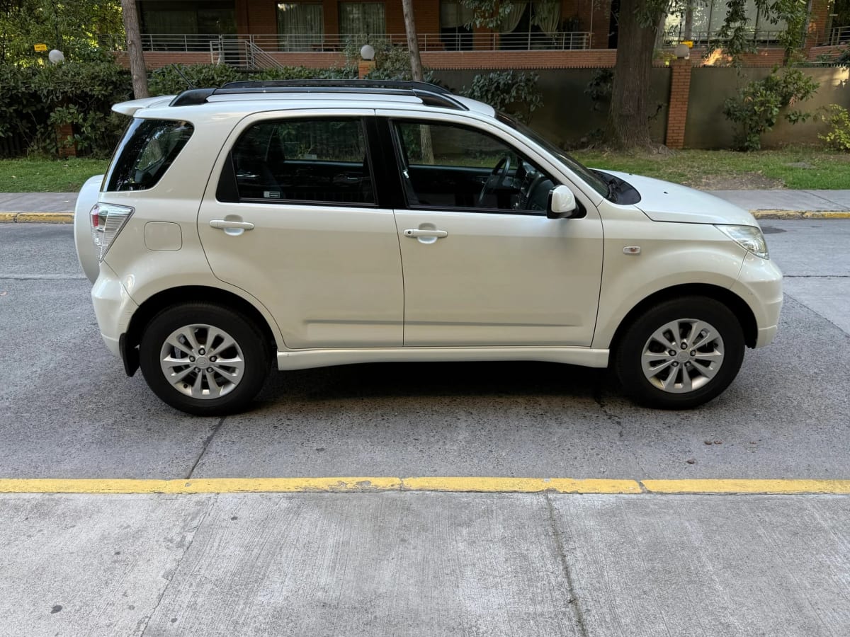 2012 Daihatsu Terios 1.5 - Miniatura 9
