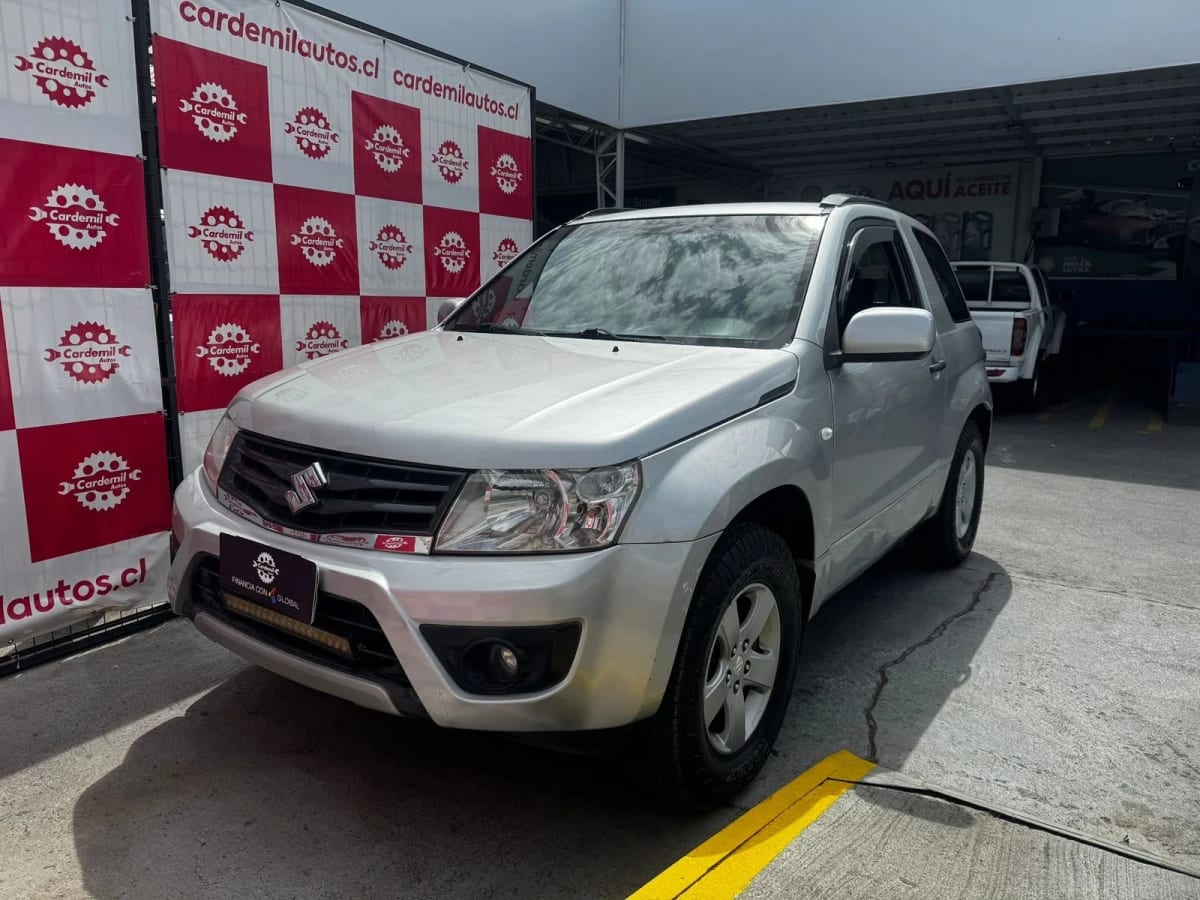 2013 Suzuki Grand Vitara Sport - Miniatura 3