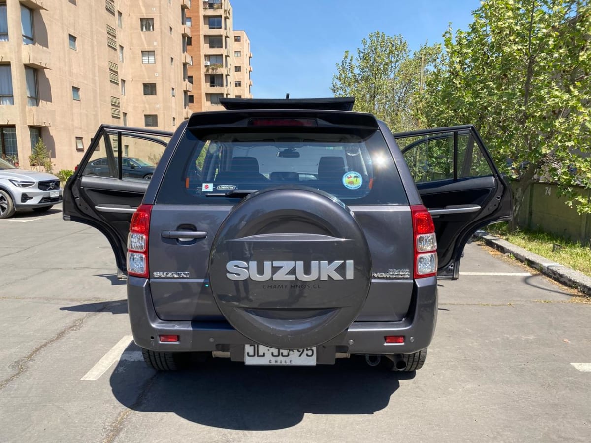 2017 Suzuki Grand Nomade - Miniatura 5