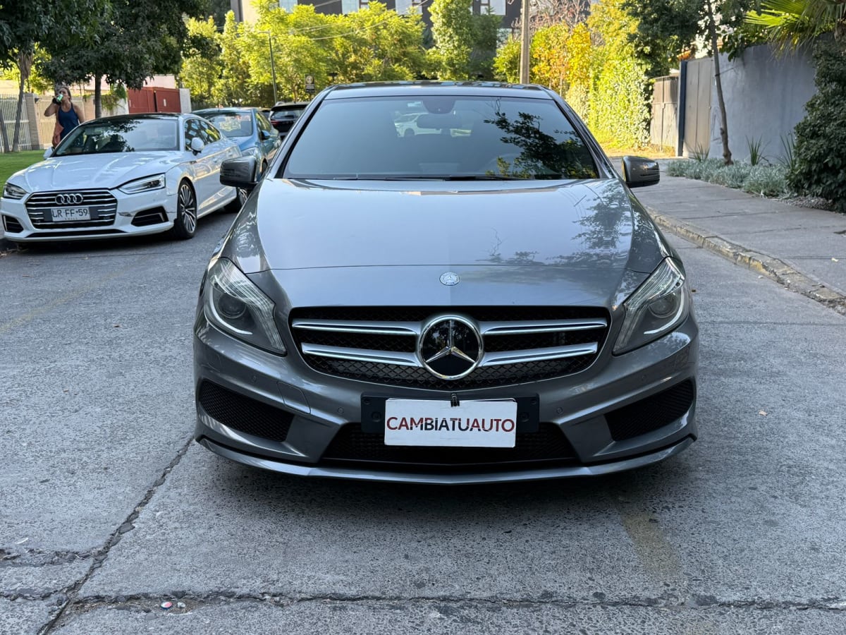 2015 Mercedes-Benz A200 1.6 - Miniatura 2