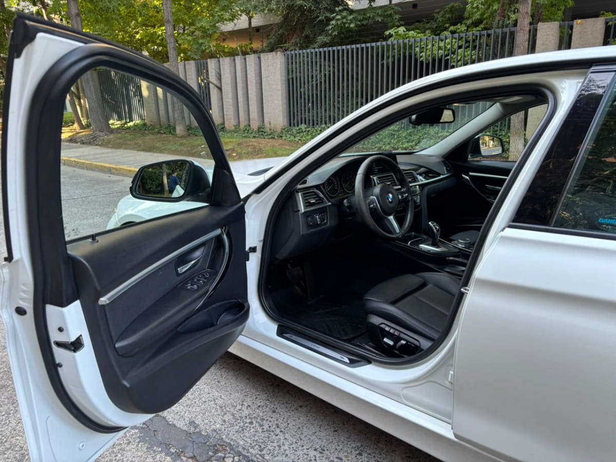 2019 BMW 320d Sport - Miniatura 10