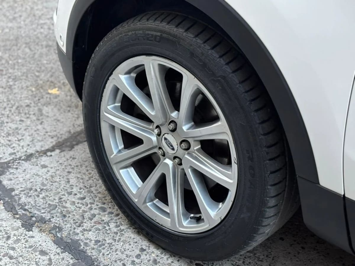 2016 Ford Explorer Limited - Miniatura 10