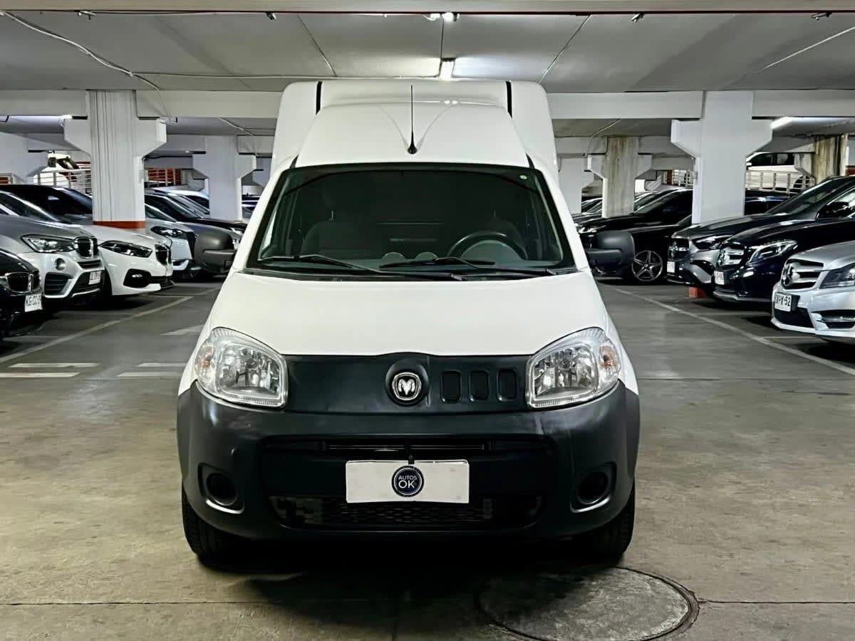 2021 RAM Van 700 - Miniatura 2