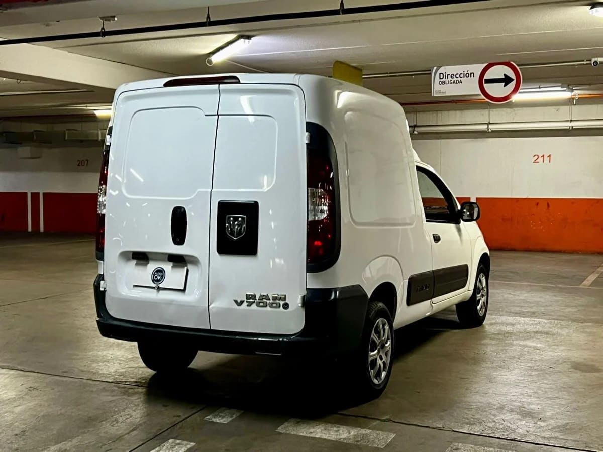 2021 RAM Van 700 - Miniatura 4