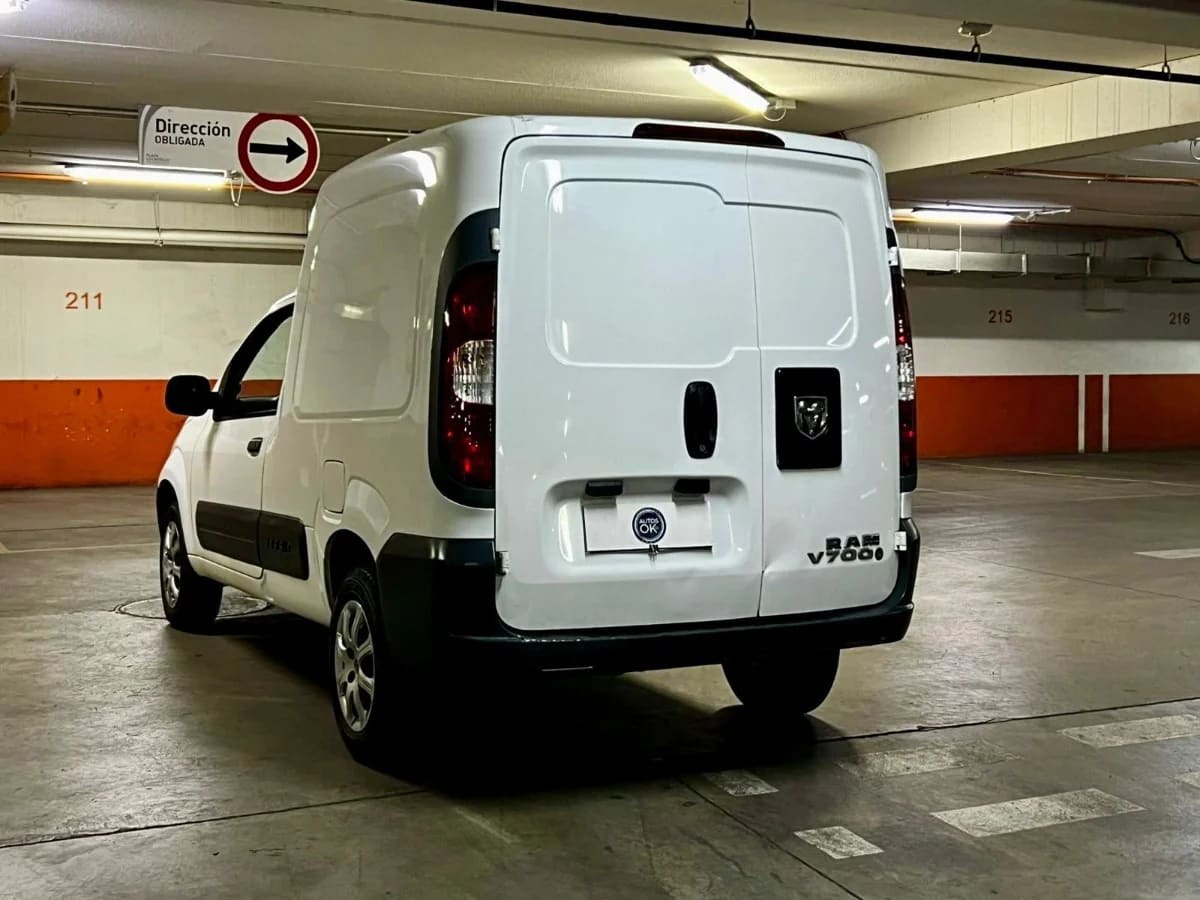 2021 RAM Van 700 - Miniatura 6