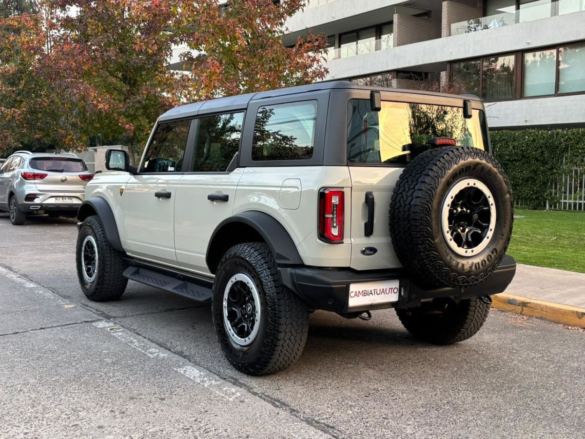 2026 Ford Bronco 2.7 - Miniatura 3