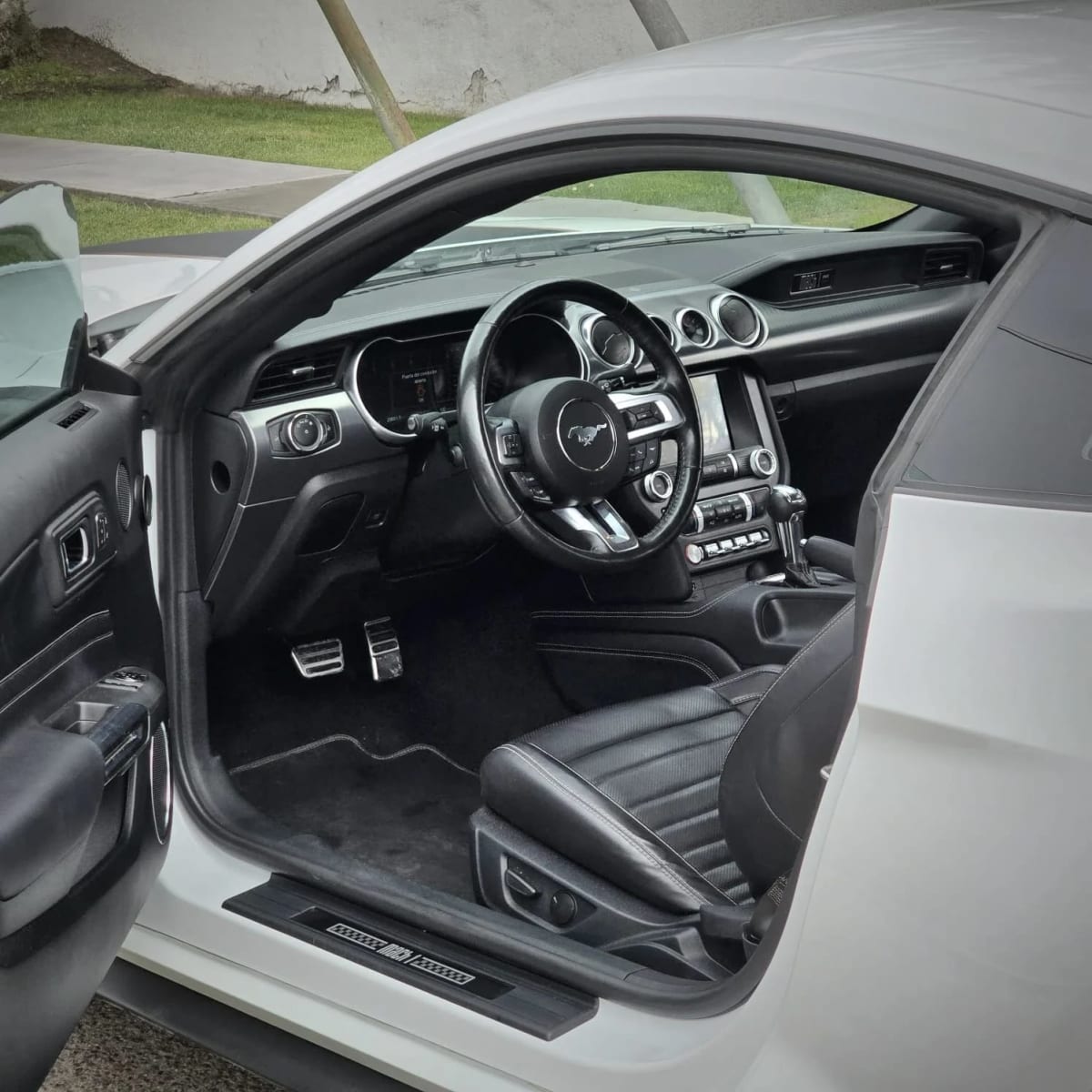 2023 Ford Mustang - Miniatura 8