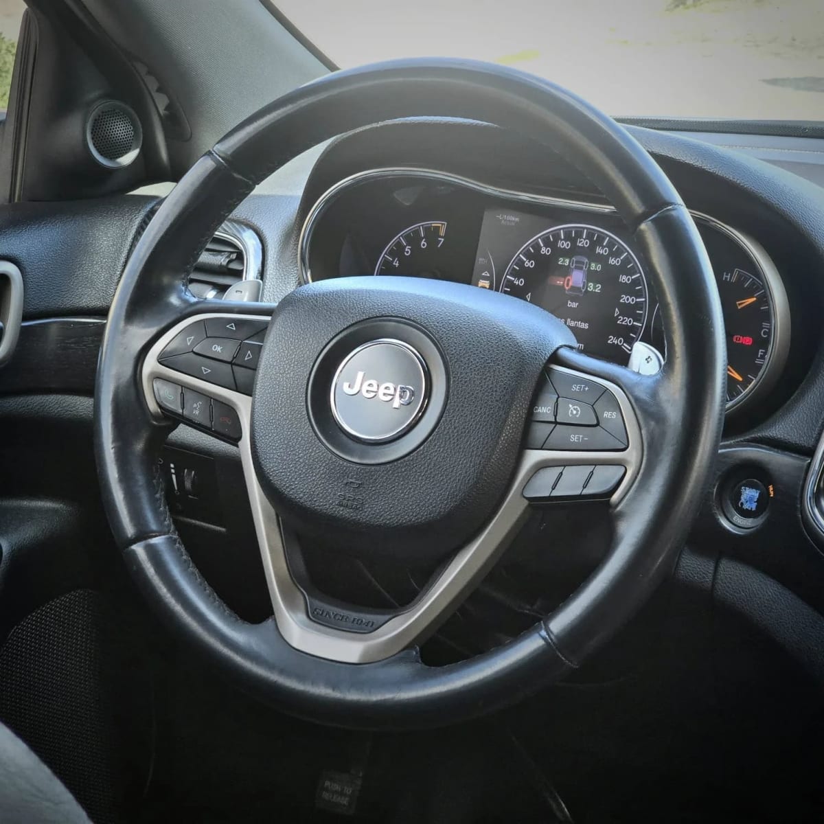 2014 Jeep GRAND CHEROKEE - Miniatura 2