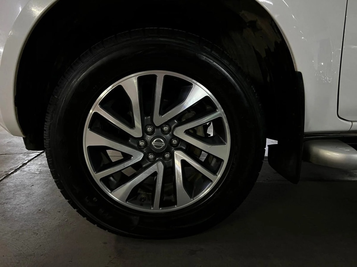 2020 Nissan Np300 Le - Miniatura 9